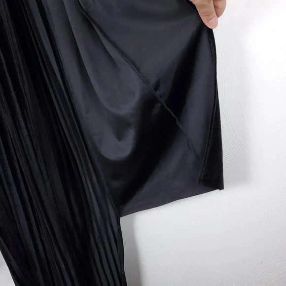 EACH X OTHER Pleated Velvet Cold-shoulder Maxi Dress In Black S - Picture 6 of 14